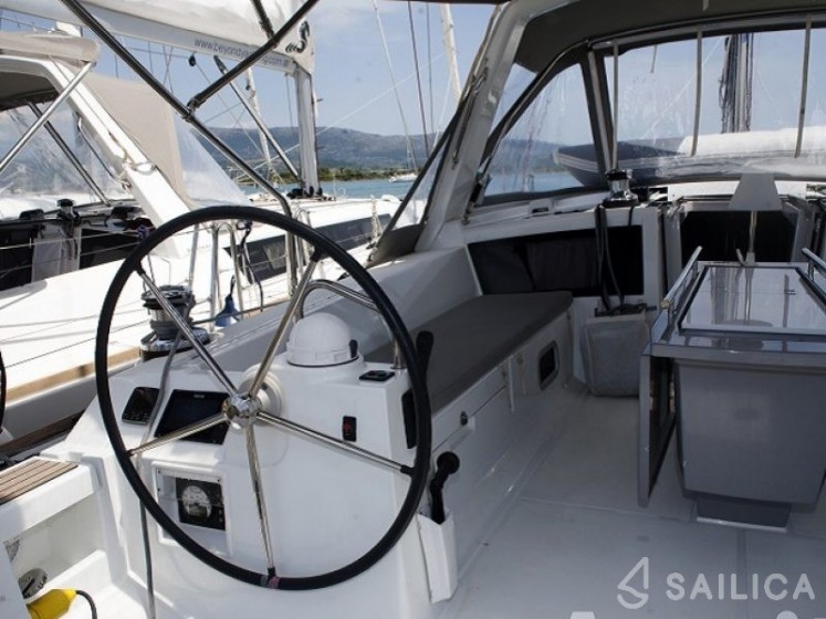 Oceanis 48 - Yacht Charter Sailica