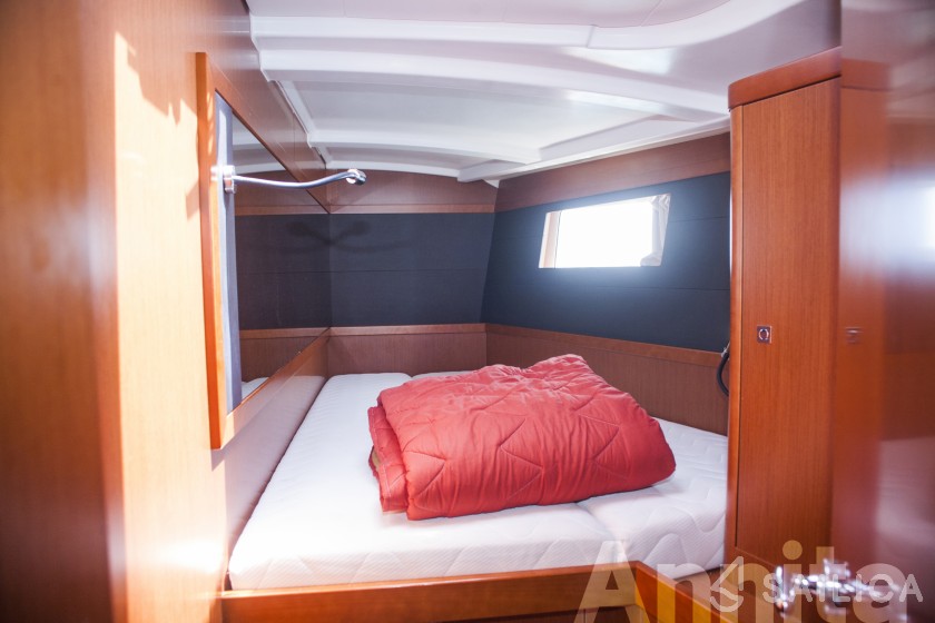 Oceanis 48 - Yacht Charter Sailica
