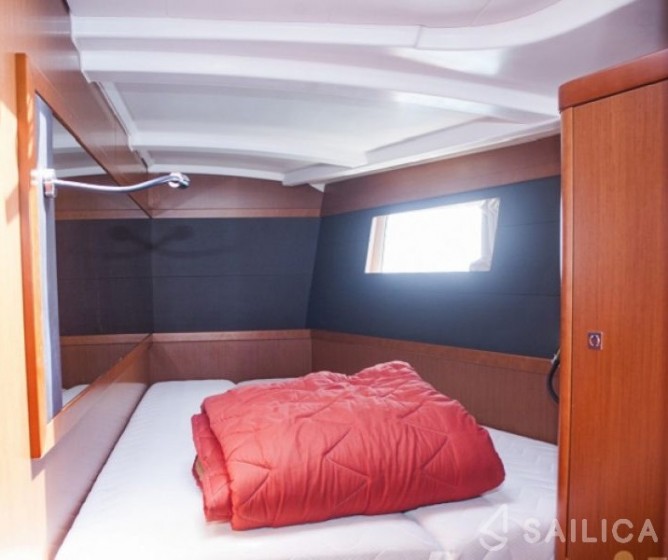 Oceanis 48 - Yacht Charter Sailica