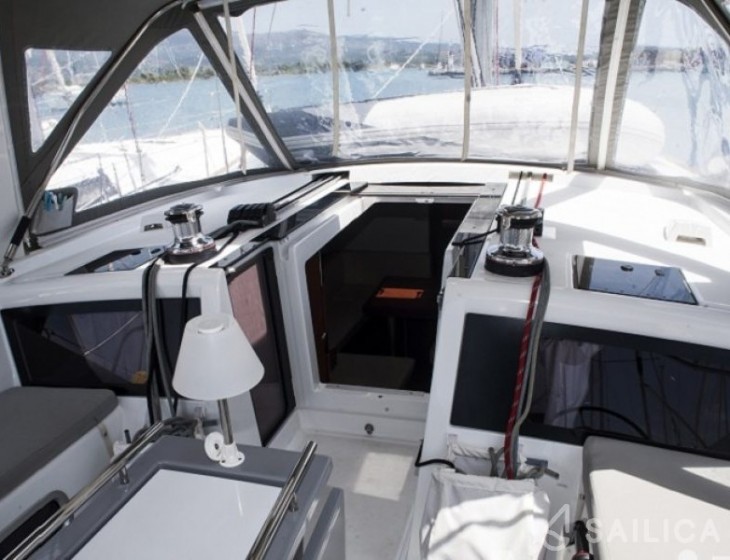 Oceanis 48 - Yacht Charter Sailica