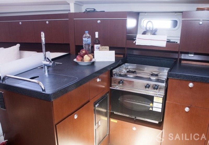 Hanse 415 - Yacht Charter Sailica