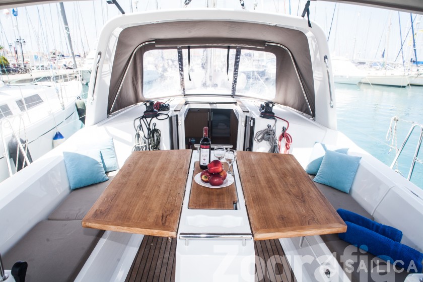 Oceanis 38 - Yacht Charter Sailica