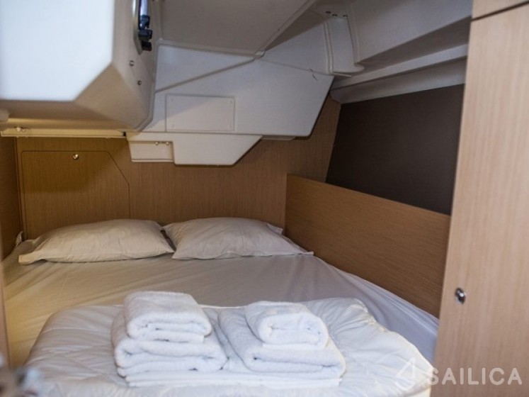 Oceanis 38 - Yacht Charter Sailica