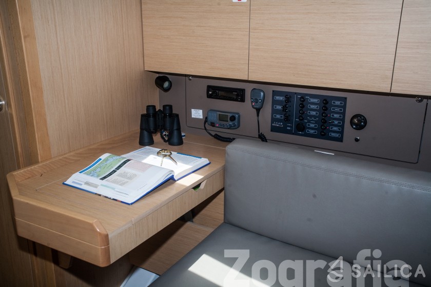 Oceanis 38 - Yacht Charter Sailica