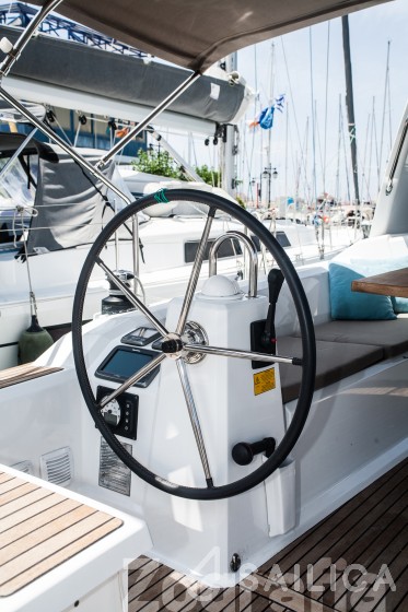 Oceanis 38 - Yacht Charter Sailica