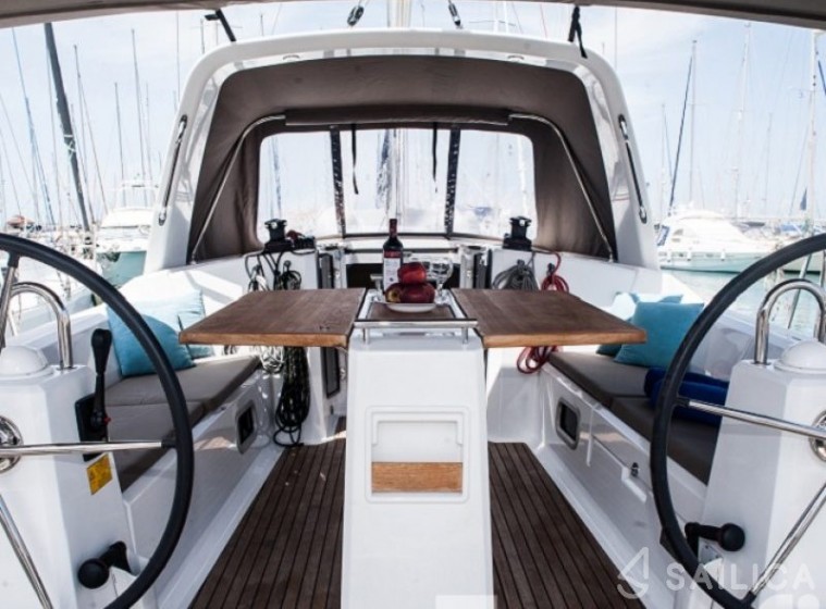 Oceanis 38 - Yacht Charter Sailica