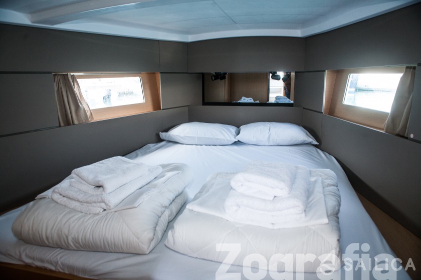 Oceanis 38 - Yacht Charter Sailica