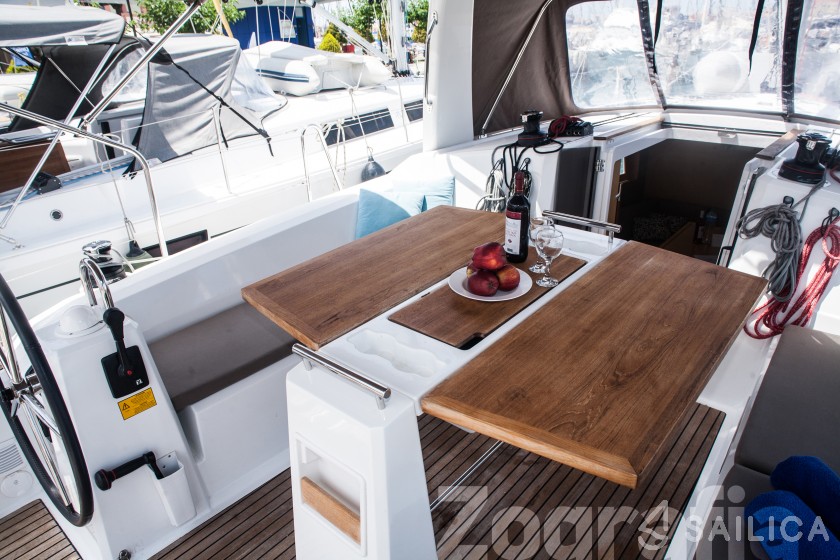 Oceanis 38 - Yacht Charter Sailica
