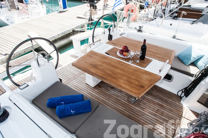 Oceanis 38 - Yacht Charter Sailica