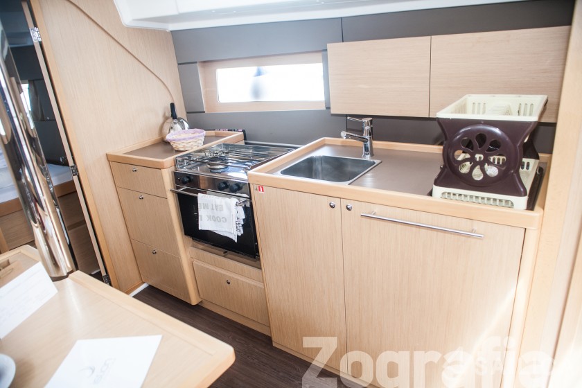 Oceanis 38 - Yacht Charter Sailica