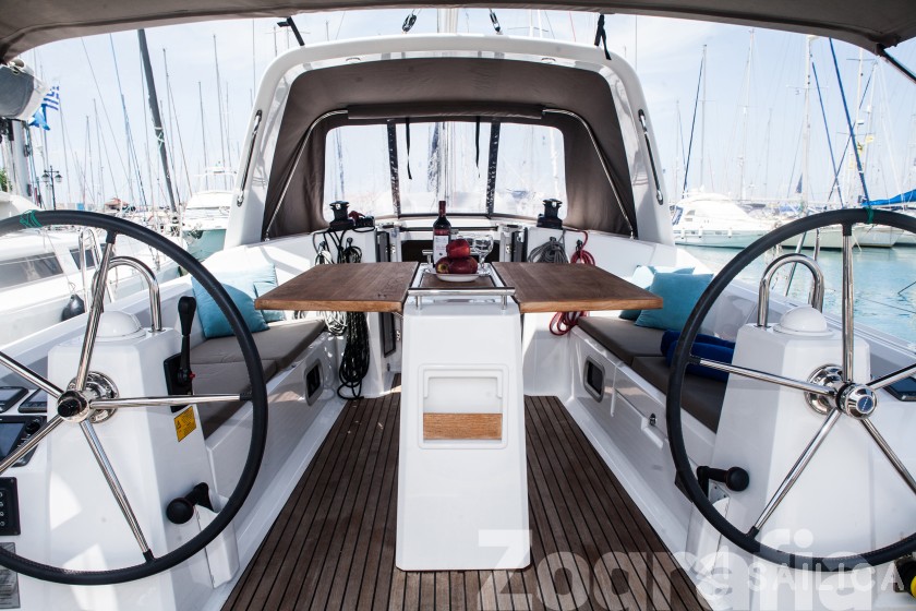 Oceanis 38 - Yacht Charter Sailica