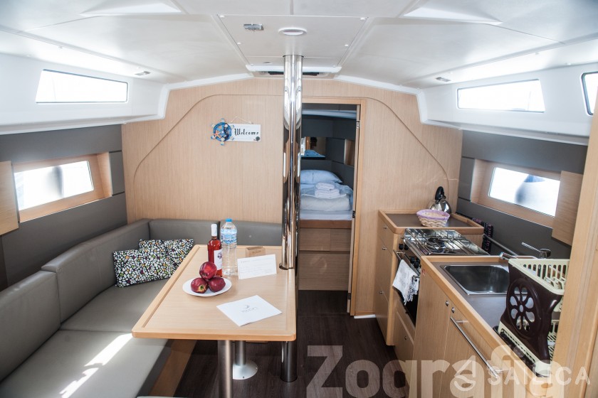 Oceanis 38 - Yacht Charter Sailica