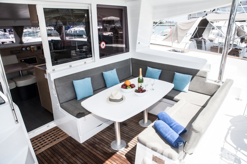 Lagoon 400 S2 - Yacht Charter Sailica