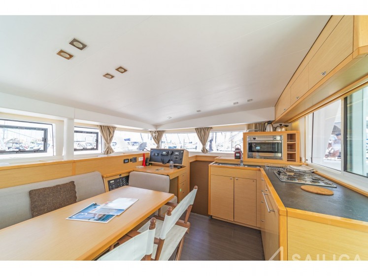 Lagoon 400 S2 - Yacht Charter Sailica