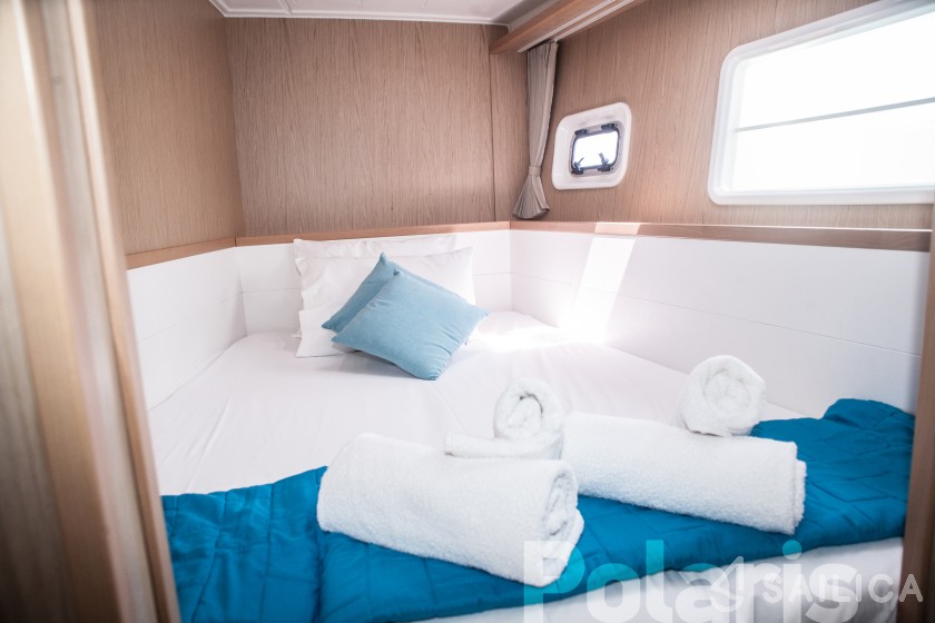 Lagoon 400 S2 - Yacht Charter Sailica
