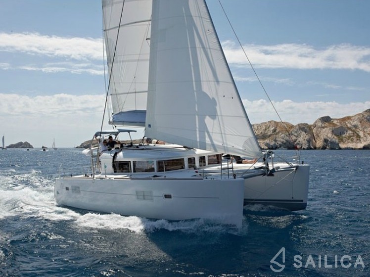 Lagoon 400 S2 - Yacht Charter Sailica