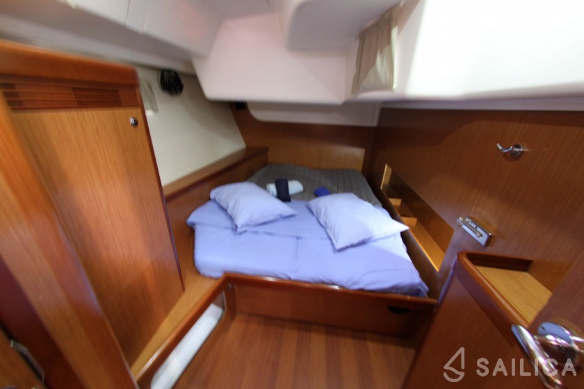 Oceanis 54 - Yacht Charter Sailica