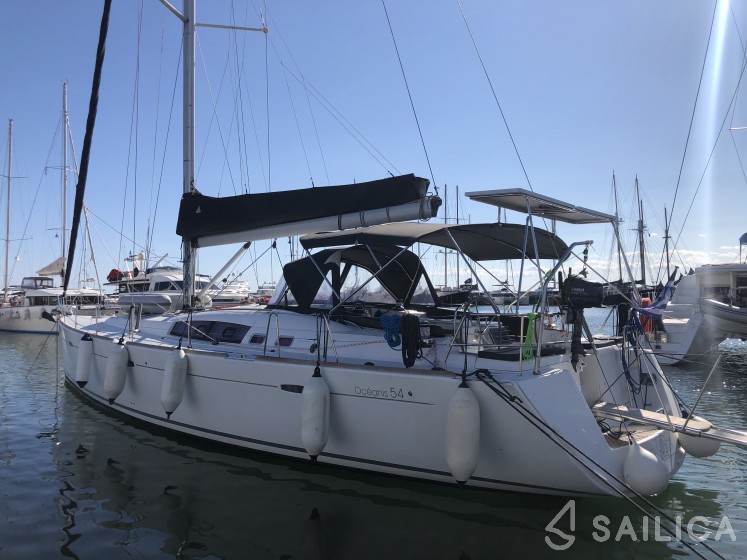 Oceanis 54 - Yacht Charter Sailica