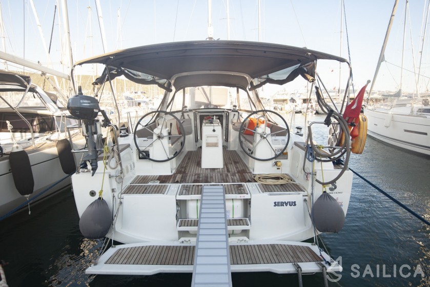 Oceanis 38 - Yacht Charter Sailica