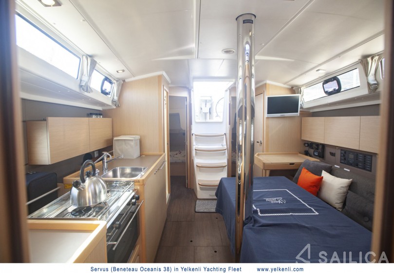 Oceanis 38 - Yacht Charter Sailica