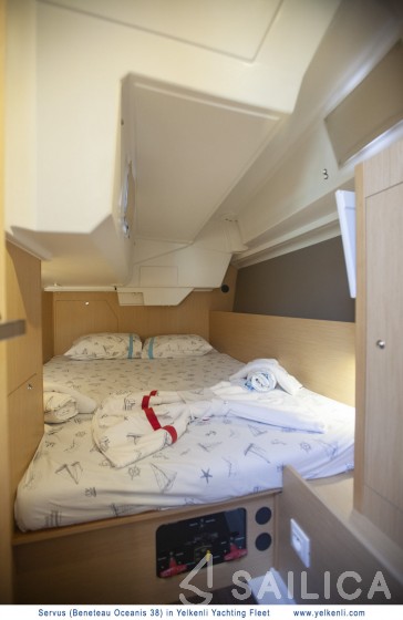 Oceanis 38 - Yacht Charter Sailica
