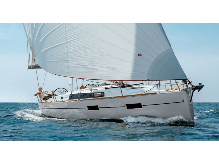 Oceanis 38 - Yacht Charter Sailica