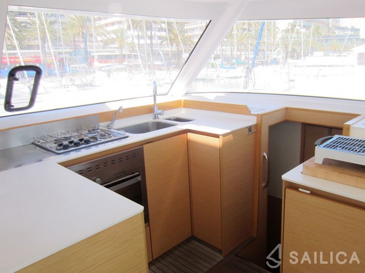 Nautitech 40 Open - 4 + 1 cab. - Yacht Charter Sailica
