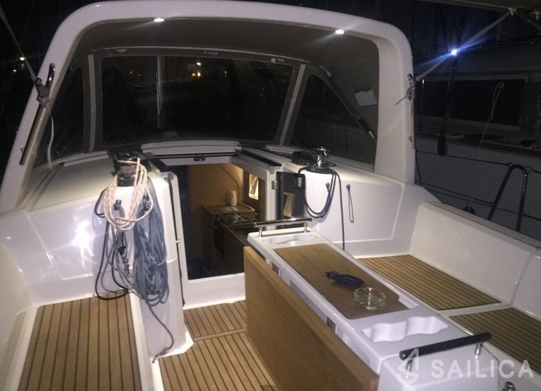 Oceanis 38 - Yacht Charter Sailica
