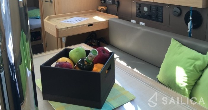 Oceanis 38 - Yacht Charter Sailica