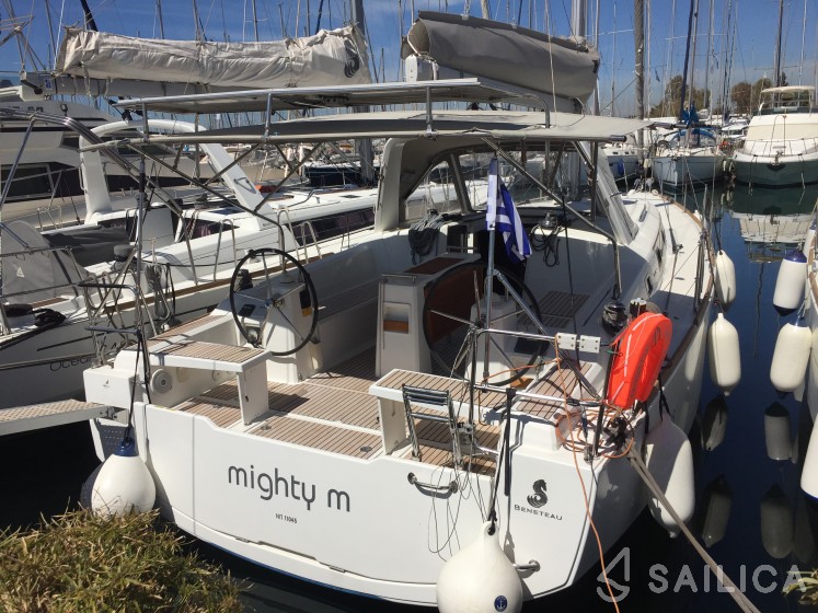 Oceanis 38 - Yacht Charter Sailica