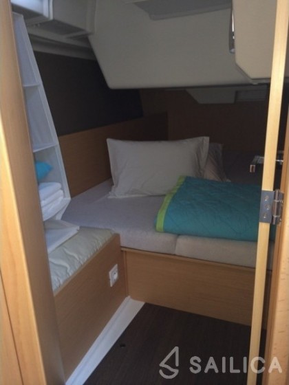 Oceanis 38 - Yacht Charter Sailica