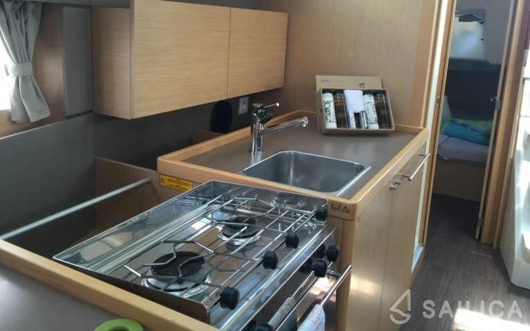 Oceanis 38 - Yacht Charter Sailica