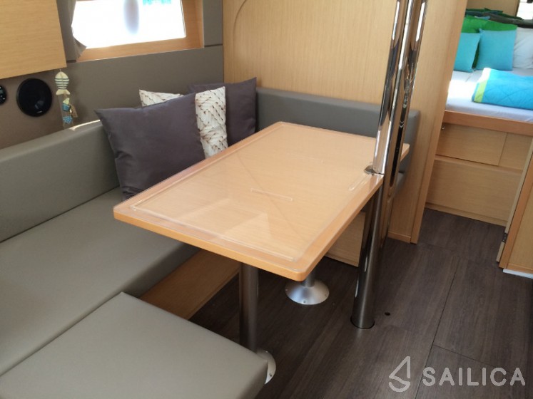 Oceanis 38 - Yacht Charter Sailica