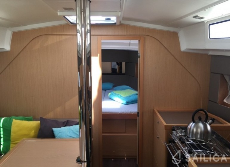 Oceanis 38 - Yacht Charter Sailica
