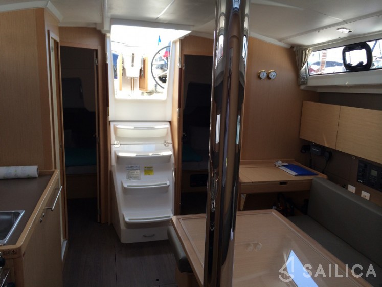 Oceanis 38 - Yacht Charter Sailica