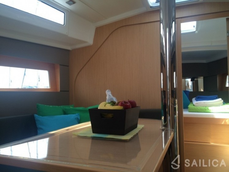 Oceanis 38 - Yacht Charter Sailica