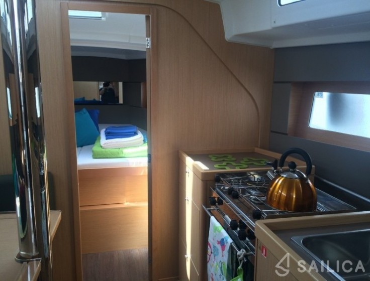 Oceanis 38 - Yacht Charter Sailica