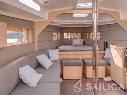 Oceanis 38 - Yacht Charter Sailica
