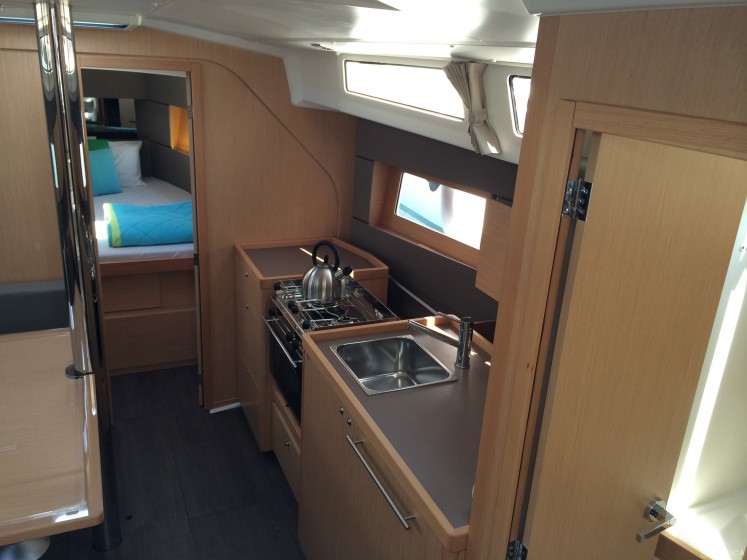 Oceanis 38 - Yacht Charter Sailica