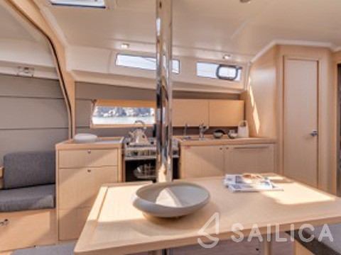 Oceanis 38 - Yacht Charter Sailica