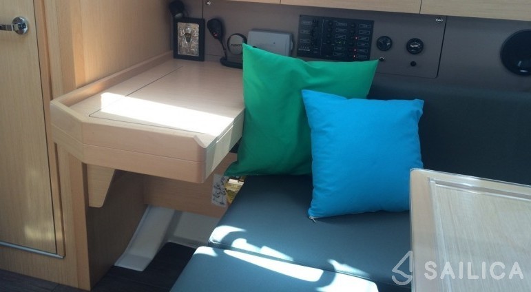 Oceanis 38 - Yacht Charter Sailica