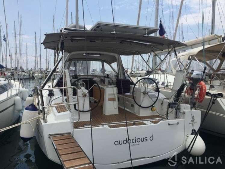 Oceanis 38 - Yacht Charter Sailica