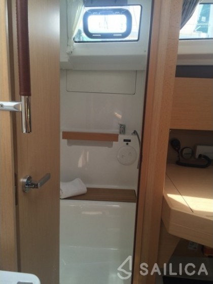 Oceanis 38 - Yacht Charter Sailica
