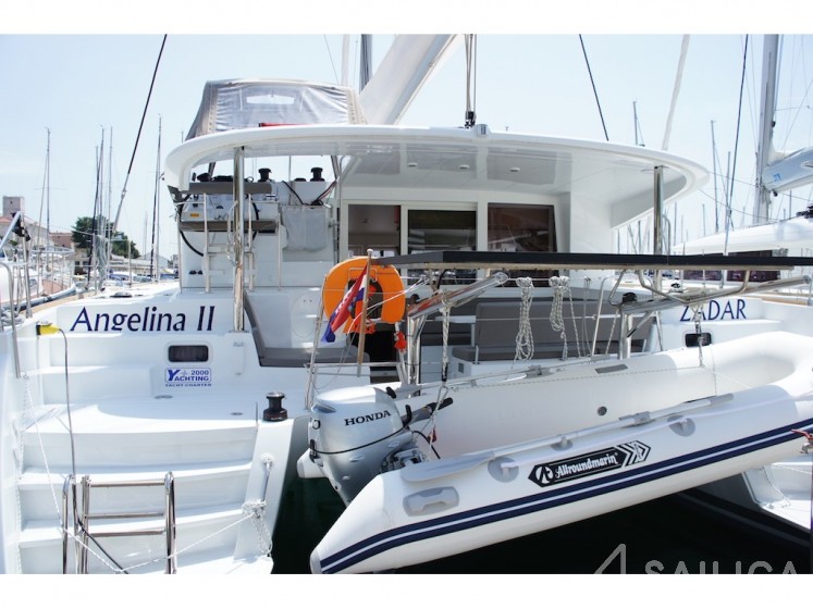 Lagoon 400 S2 - Yacht Charter Sailica