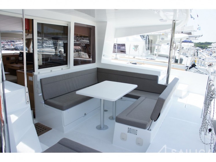 Lagoon 400 S2 - Yacht Charter Sailica