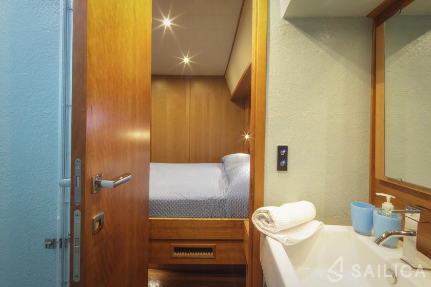 Lobfish 57 - Yacht Charter Sailica