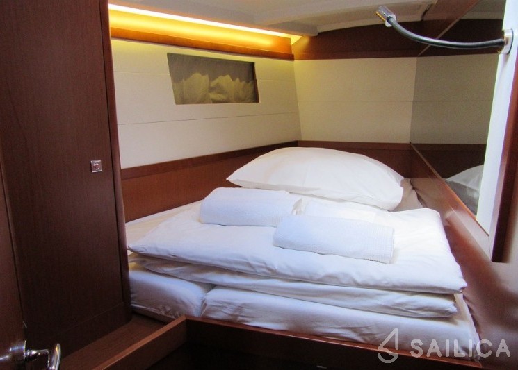 Oceanis 48 - Yacht Charter Sailica