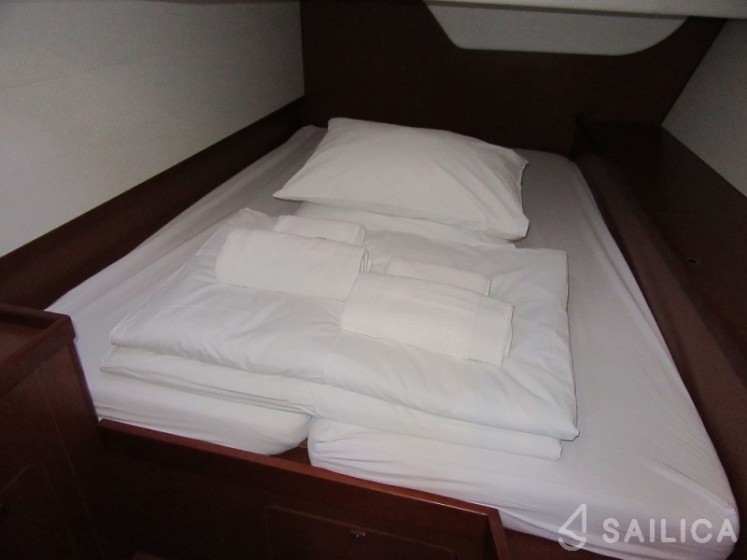 Oceanis 48 - Yacht Charter Sailica