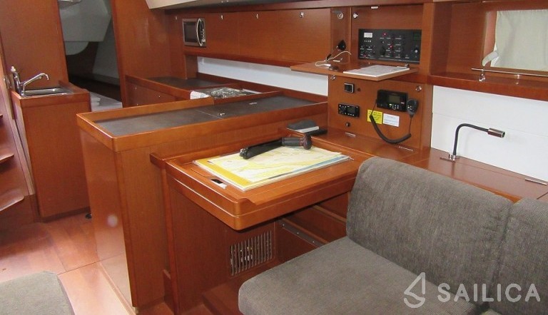 Oceanis 48 - Yacht Charter Sailica