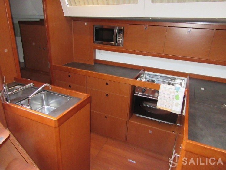 Oceanis 48 - Yacht Charter Sailica